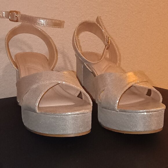 Platform Gold Shimmer Block Heel - Picture 3 of 4